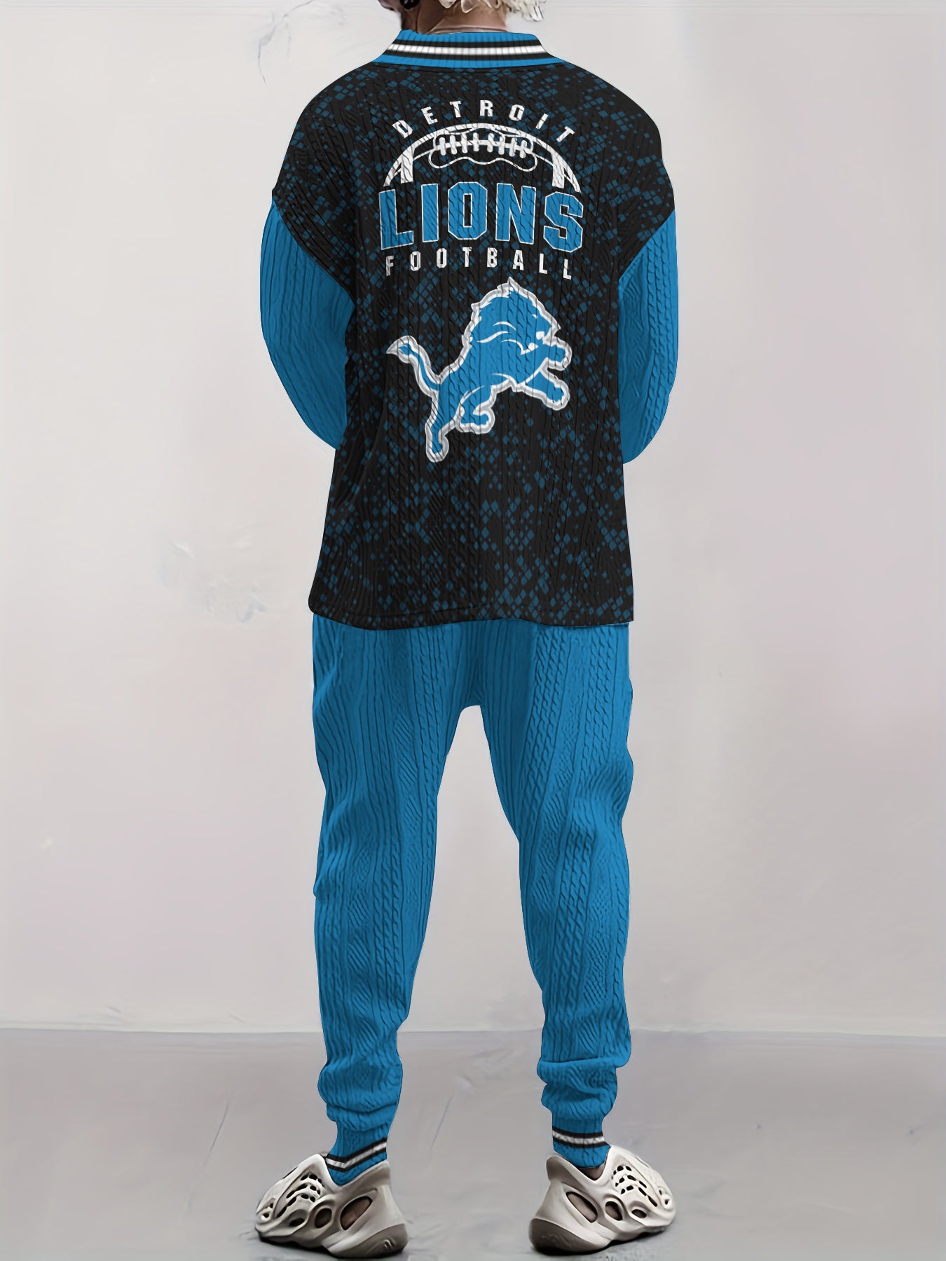 Detroit Lions  Classic All-Season Long Sleeve V-Neck Pullover Sweater