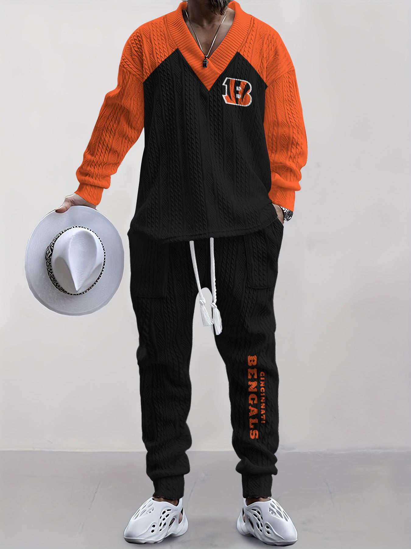 Cincinnati Bengals Classic  All-Season Long Sleeve V-Neck Pullover Sweater