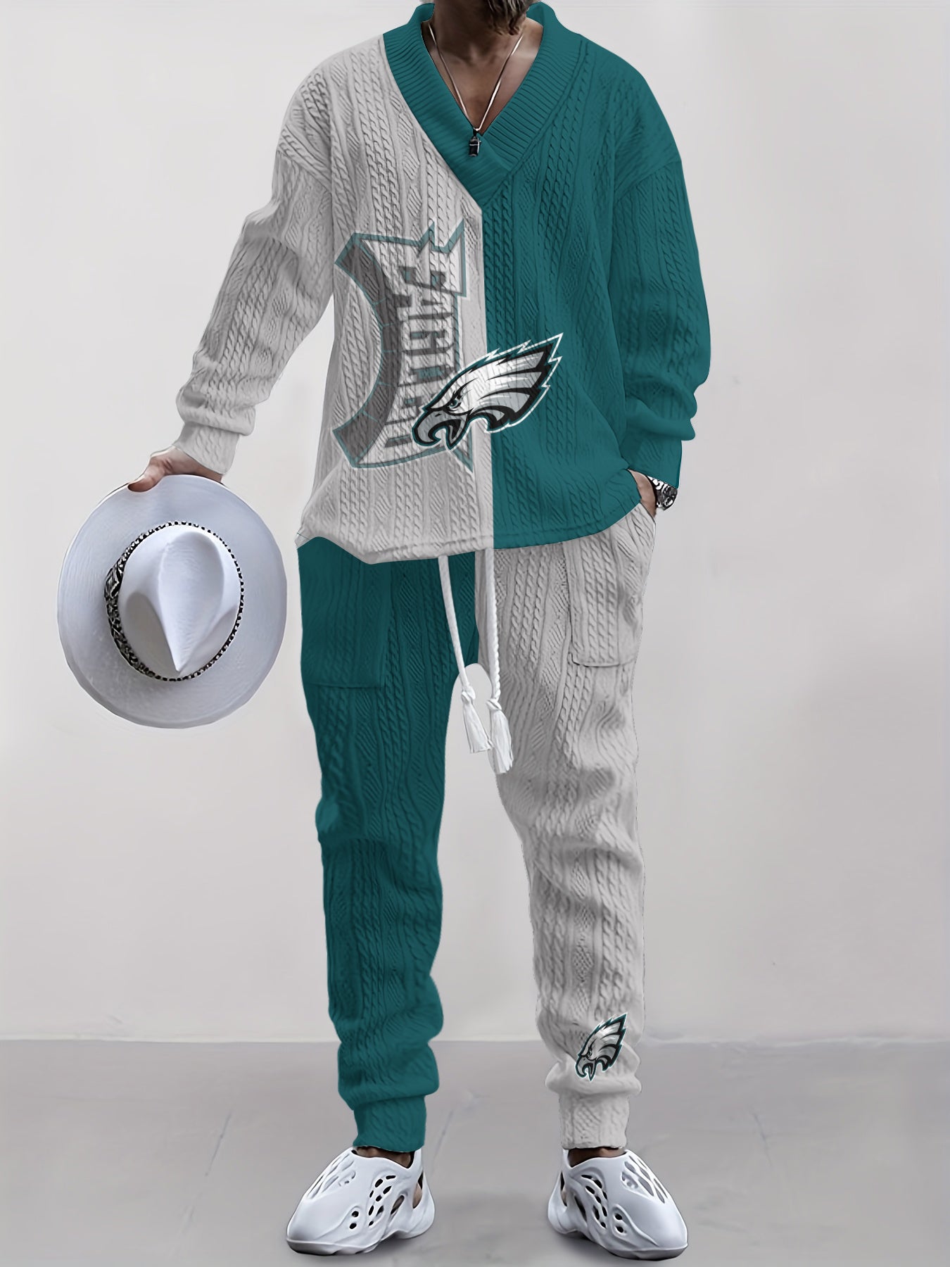 Philadelphia Eagles  Classic All-Season Long Sleeve V-Neck Pullover Sweater