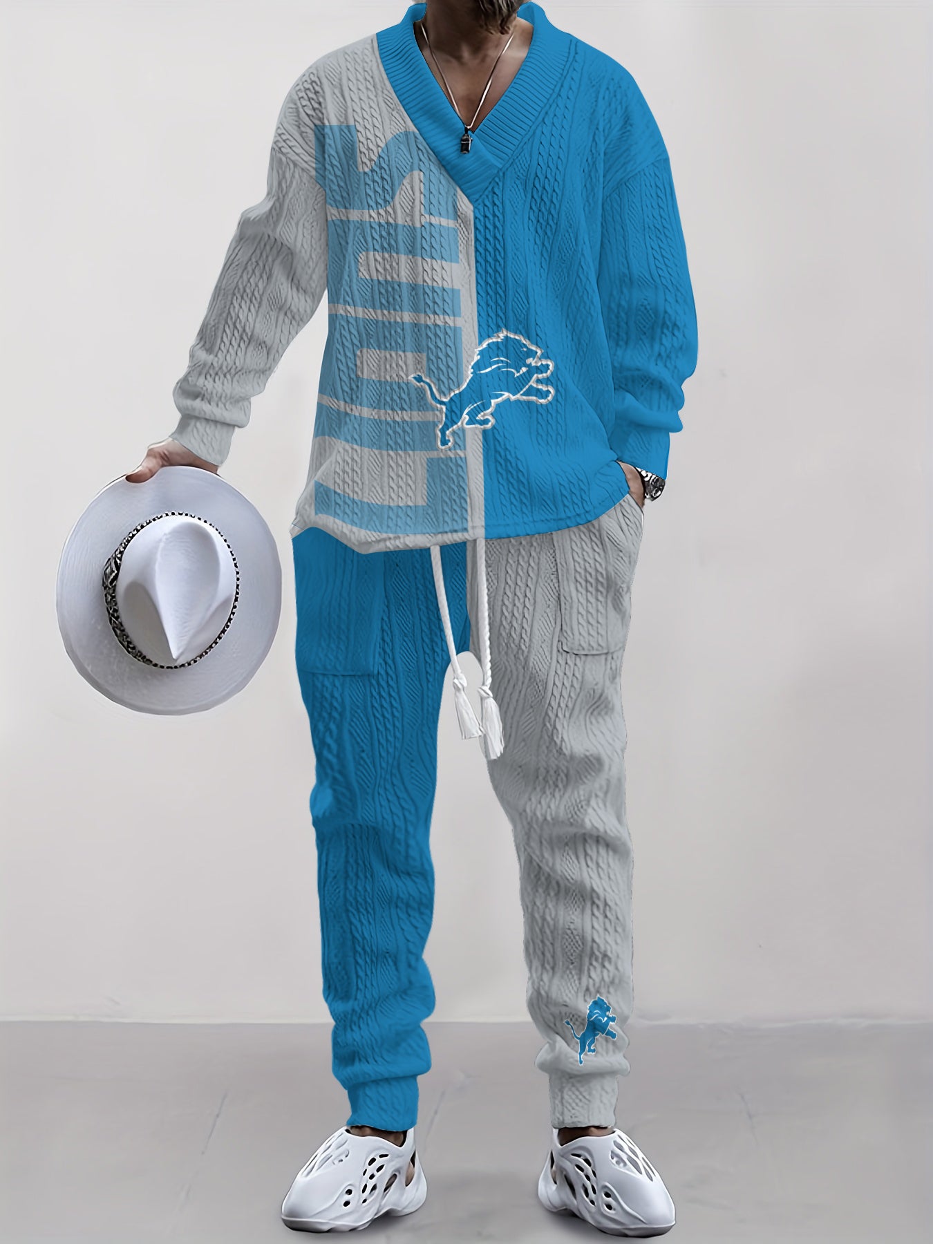 Detroit Lions  Classic All-Season Long Sleeve V-Neck Pullover Sweater