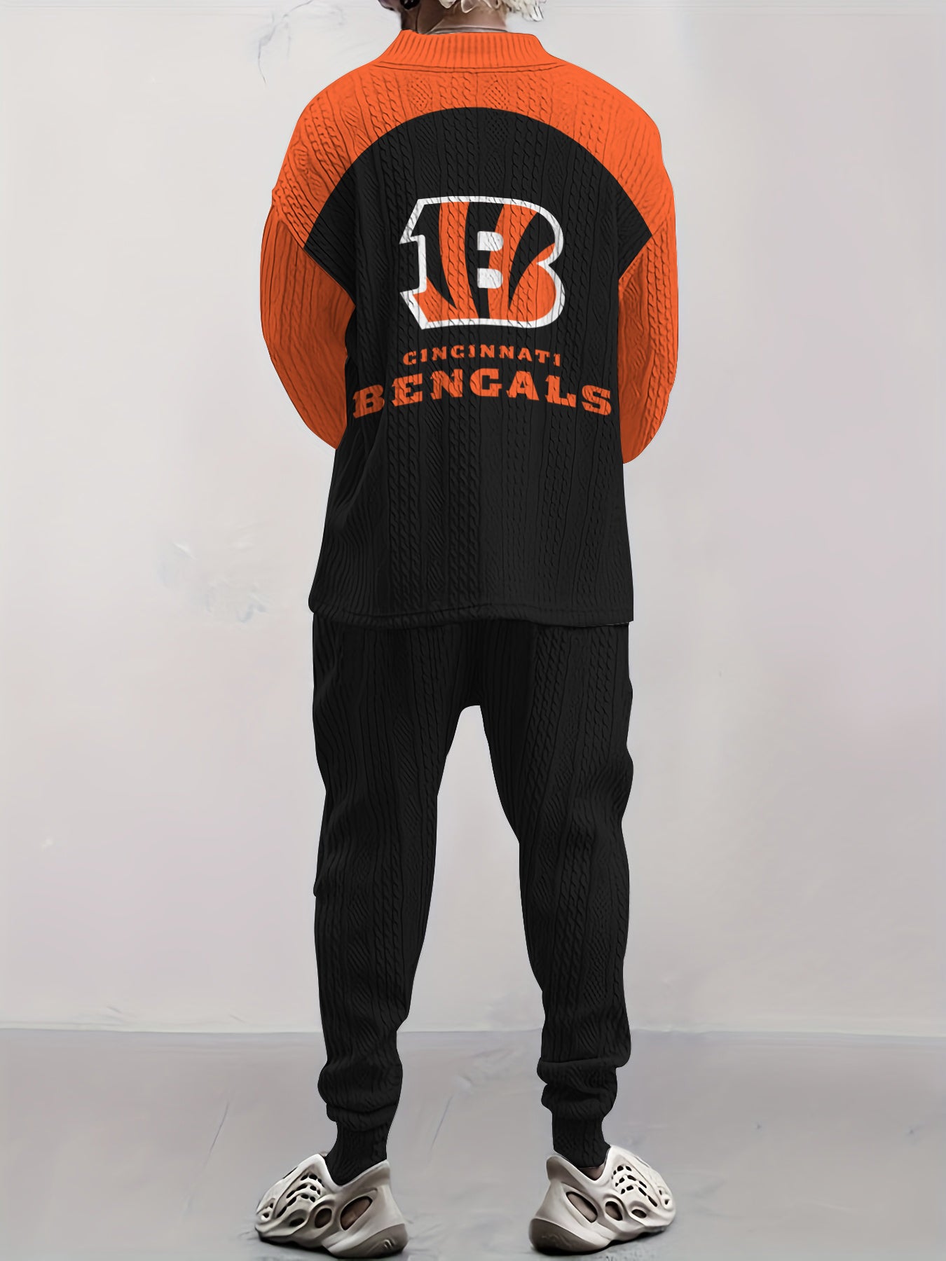 Cincinnati Bengals Classic  All-Season Long Sleeve V-Neck Pullover Sweater